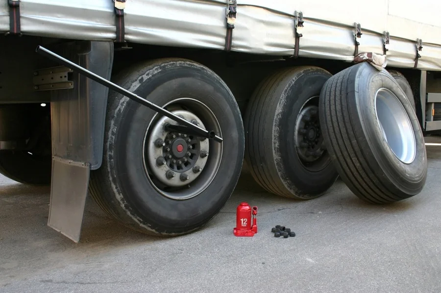 When To Call For Roadside Assistance For A Tire Change in Stone Mountain, GA When To Call For Roadside Assistance For A Tire Change in Stone Mountain, GA
